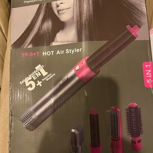 DYSON air wrap dupe. This is not a DYSON.